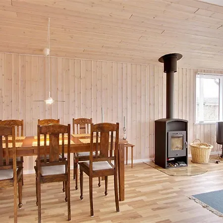 Three-bedroom Holiday In Hals
